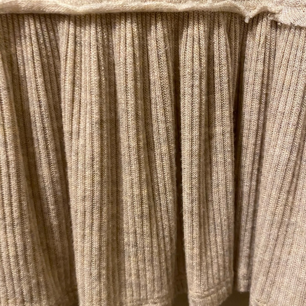 Tan blouse - Picture 3 of 6
